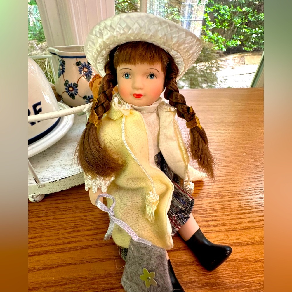 Vintage Les Poulees de Madi Hand Painted Porcelain Doll 8” VGUC